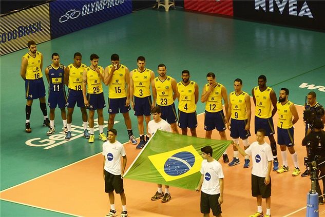 Po czterech meczach, reprezentacja Brazylii z kompletem zwycięstw przewodzi w grupie A (FIVB)