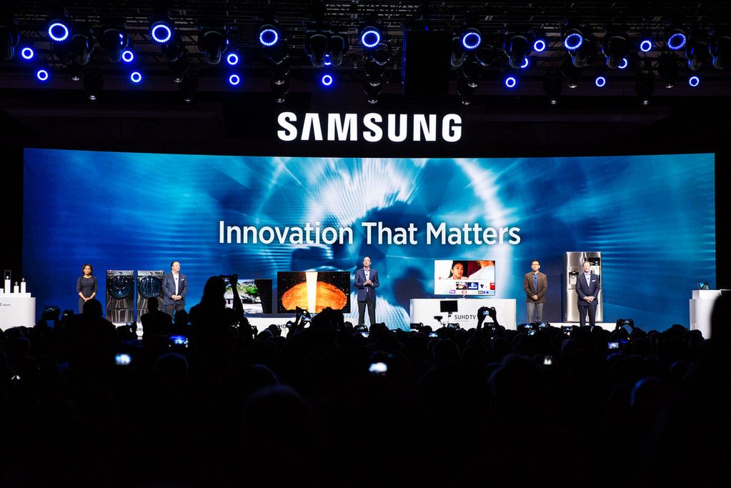 Samsung na #CES2016: nowe laptopy, Gear 2 Classic i 12-calowa hybryda
