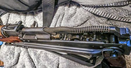 "AK-47, Glock i prawie 3 kg marihuany w krakowskim mieszkaniu" – CBŚP rozbija nielegalny arsenał