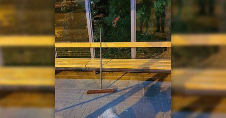 Rzuciła go dziewczyna, więc postanowił rozładować złość na przystanku