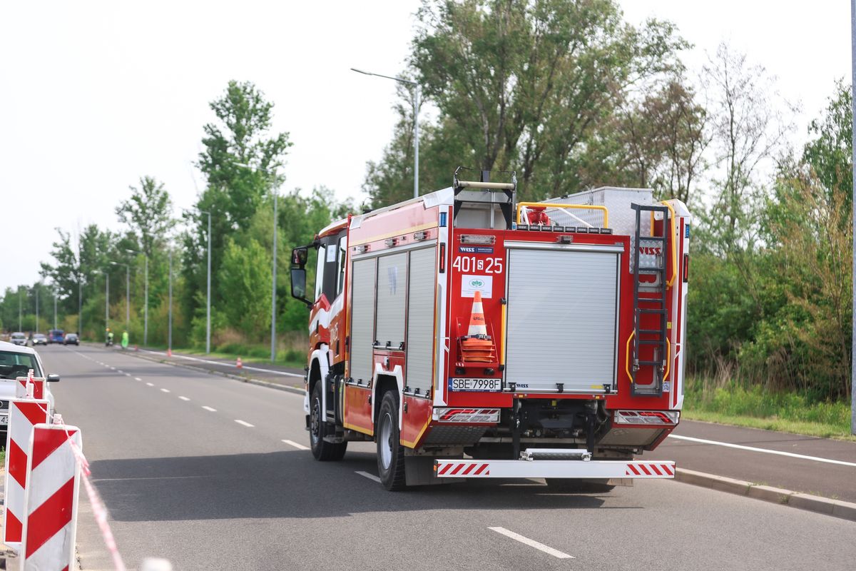 wypadek, pożar, droga Samochód stanął w ogniu. Droga S3 zablokowana