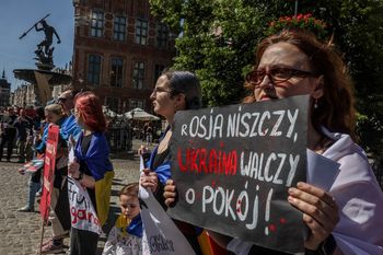 Protestowali przy fontannie Neptuna w Gdańsku przeciwko rosyjskiej agresji. Chcą likwidacji rosyjskiego konsulatu
