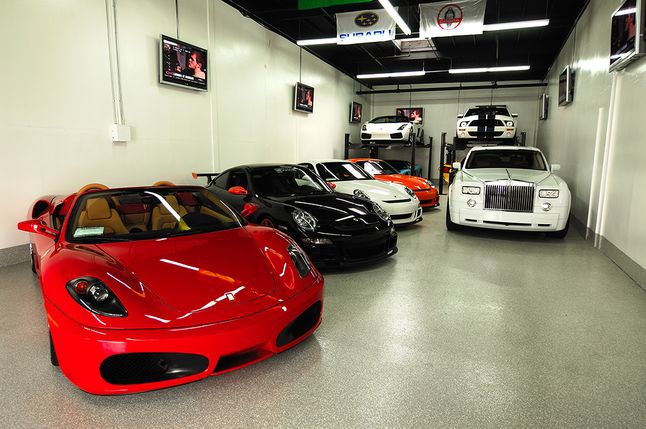 Ferrari F430 Spyder, 3x Porsche 911, Lamborghini Gallardo Spyder, Ford Mustang Shelby, Rolls-Royce Phantom (fot. luxury4play.com)