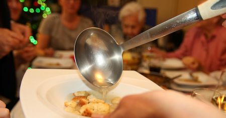 Dylematy Polaków i szantaż emocjonalny przed świętami. "To mogą być moje ostatnie święta, spędźmy je razem"