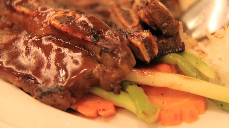 Duszone żeberka wołowe z kością (samo mięso, (II klasa mięsa)