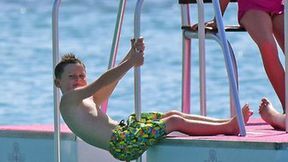 Jest sprawny jak tata. Pokaz siły syna Rooneya na rodzinnych wakacjach