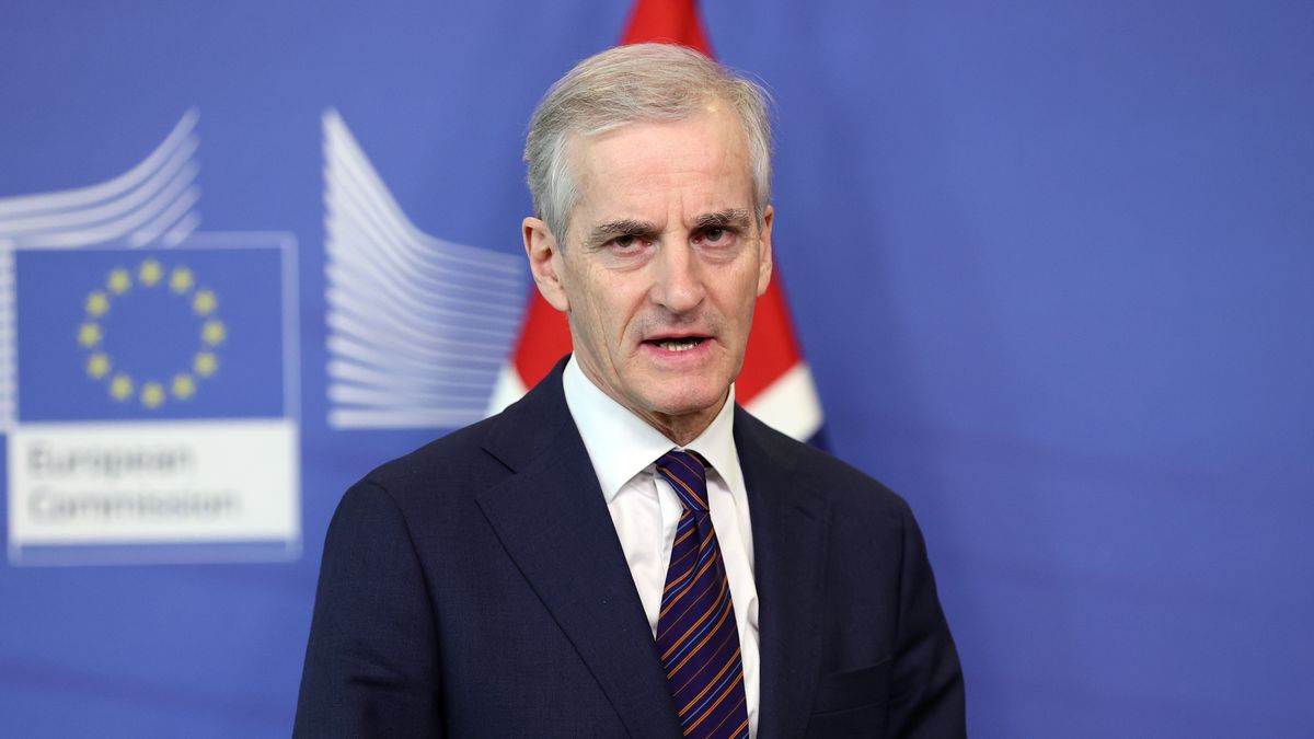BRUSSELS, BELGIUM - FEBRUARY 23: Norwegian Prime Minister Jonas Gahr Store makes a speech during a press conference with European Commission President Ursula von der Leyen (not seen) prior to their bilateral meeting in Brussels, Belgium on February 23, 2022. (Photo by Dursun Aydemir/Anadolu Agency via Getty Images)