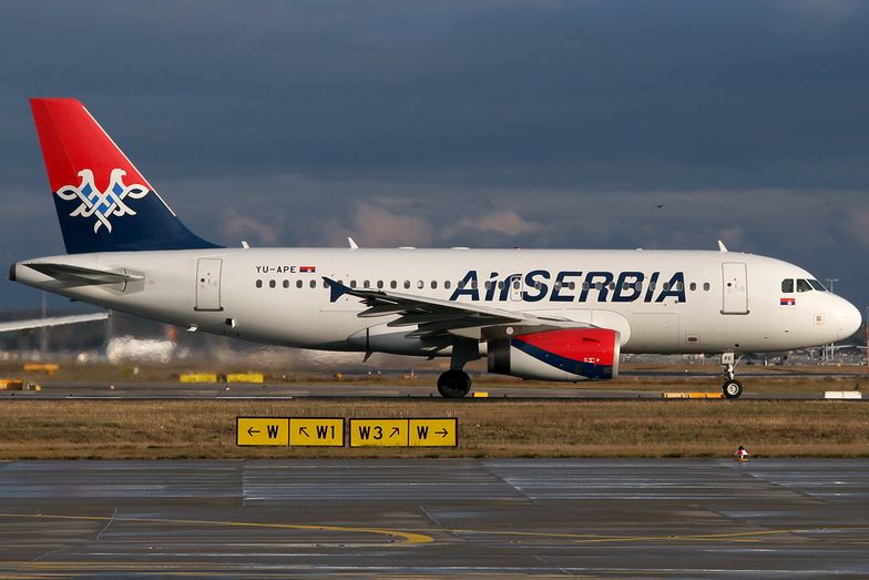 Awaryjne lądowanie samolotu Air Serbia na lotnisku w Belgradzie