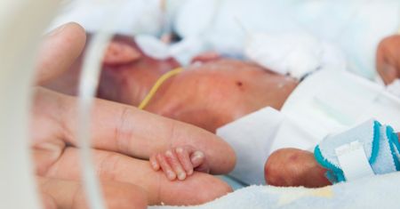 Martwicze zapalenie jelit – objawy, przyczyny i leczenie
