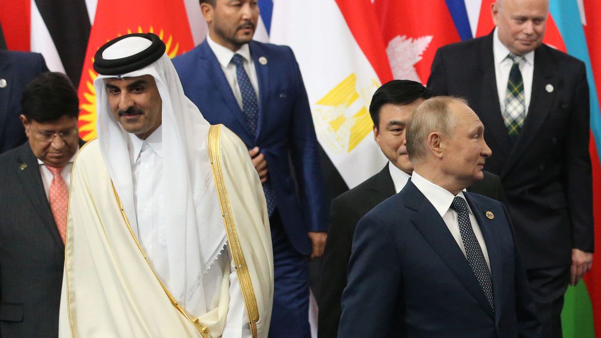 Zdjęcie okładkowe artykułu: Getty Images / Na zdjęciu: Emir Kataru Sheikh Tamim bin Hamad Al Thani oraz Władimir Putin