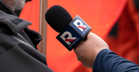 Spadek o ponad 2 mln zł. TV Republika traci finansowanie. W tle rozłam w PiS