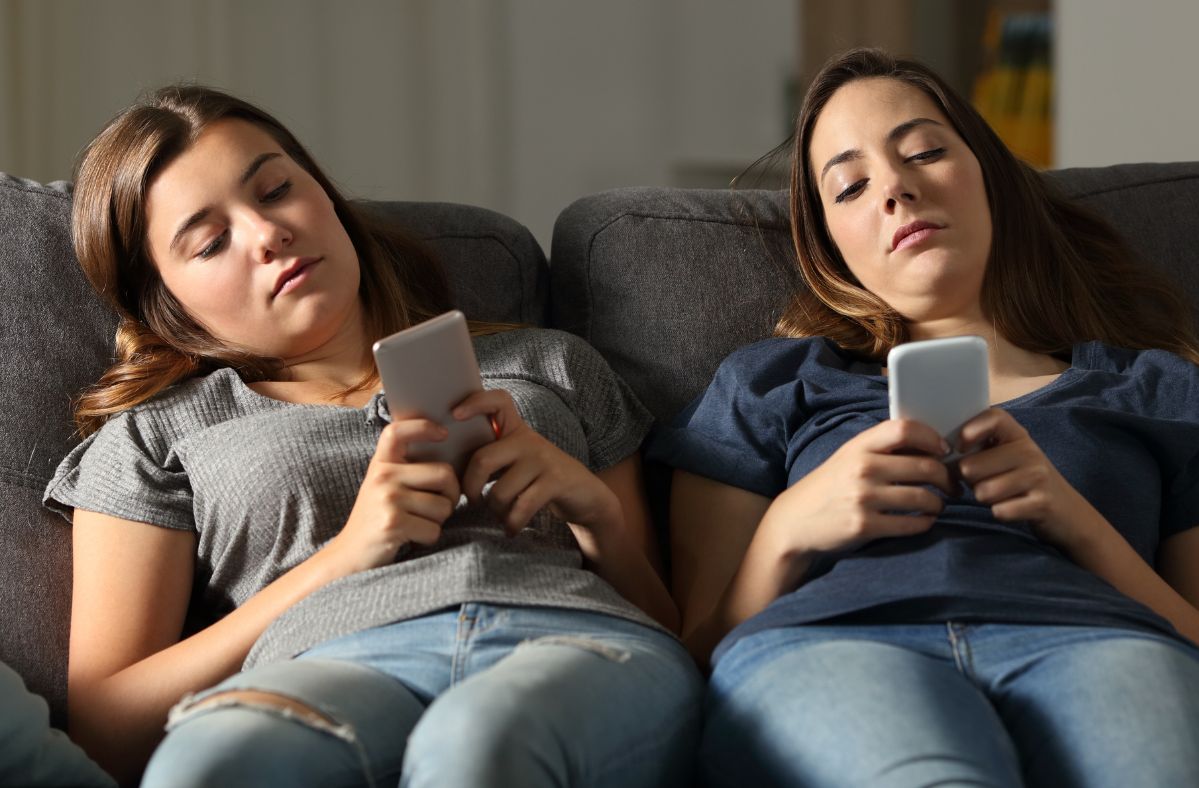 Scrolling through videos deepens boredom, study reveals