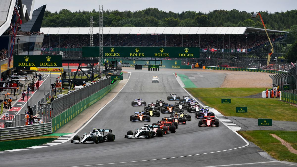 początek wyścigu F1 na Silverstone