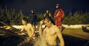 Rosyjski chrzest na mrozie. Tak świętują prawosławni