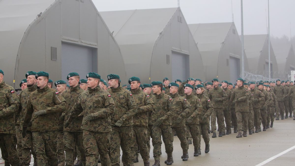 wizyta szefa MON
Za�uski, 26.02.2025. Spotkanie wicepremiera, ministra obrony narodowej W�adys�awa Kosiniaka-Kamysza z �o�nierzami 16. Brygady Zmotoryzowanej w siedzibie jednostki w Za�uskach, 26 bm. (amb) PAP/Tomasz Waszczuk
Tomasz Waszczuk
16. BZ, obrona, polityk, polityka, spotkanie z �o�nierzami, wizyta szefa MON, �o�nierze