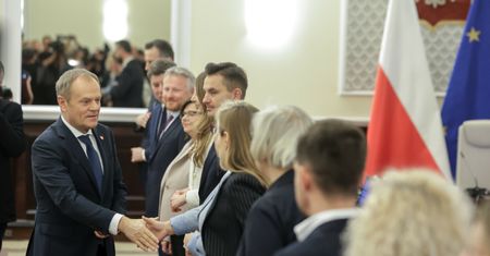 Tusk blokuje ministrom drogę do PE? "Reaguje alergicznie"