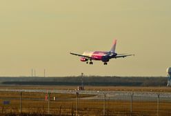 Wrocław. Samolot WizzAir krąży nad miastem. Zaniepokoił mieszkańców