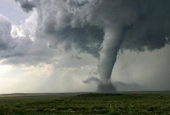 Tornado i gwałtowne burze uderzyły w USA. Jest nagranie