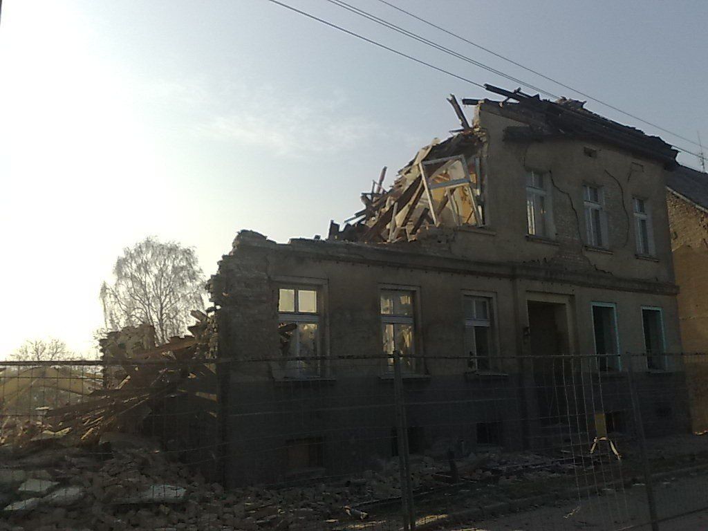 Najpierw planowano zbudować tu magistrat. Pomysł na skarbówkę wciąż jest aktualny. Wiele budynków przy Wale Okrężnym rozebrano już kilkanaście lat temu.