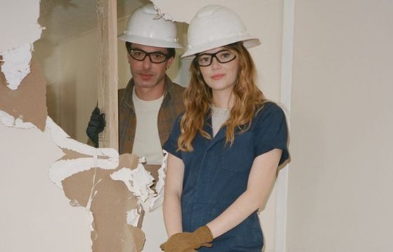 Nowy serial z Emmą Stone uderzy wam do głów. Fenomen cringe comedy