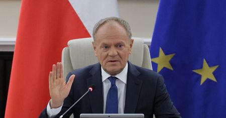 "Nie wchodzi w rachubę". Tusk o projekcie Nawrockiego ws. finansowania zbrojeń