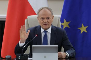 "Nie wchodzi w rachubę". Tusk o projekcie Nawrockiego ws. finansowania zbrojeń