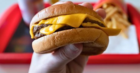 W McDonald's zamawiasz ciągle jedno danie? Psycholog ujawnia, co takie zachowanie mówi o tobie