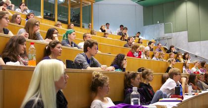 Zmieniają się preferencje studentów - wybierają kierunki ścisłe