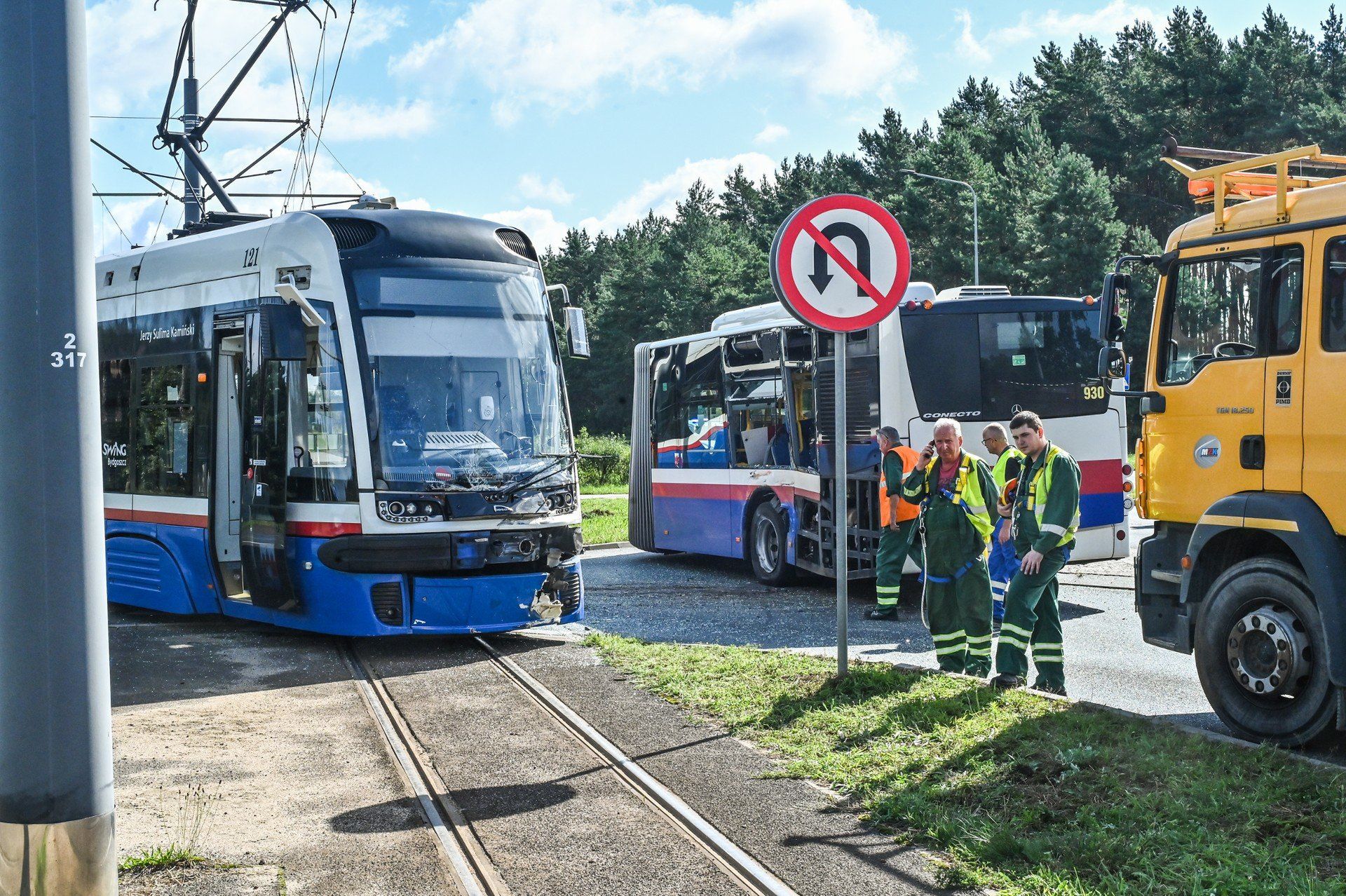 Potem liczba poszkodowanych wzrosła do dziewięciu. Trzy z nich trafiły do szpitali. Pozostałe osoby odniosły drobne obrażenia, m.in. krwawienia, otarcia naskórka czy stłuczenia.