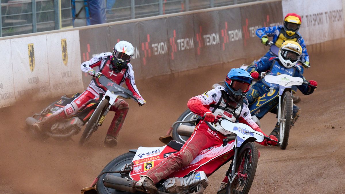 WP SportoweFakty / Tomasz Rosochacki / Na zdjęciu: Przemysław Pawlicki (kask niebieski)