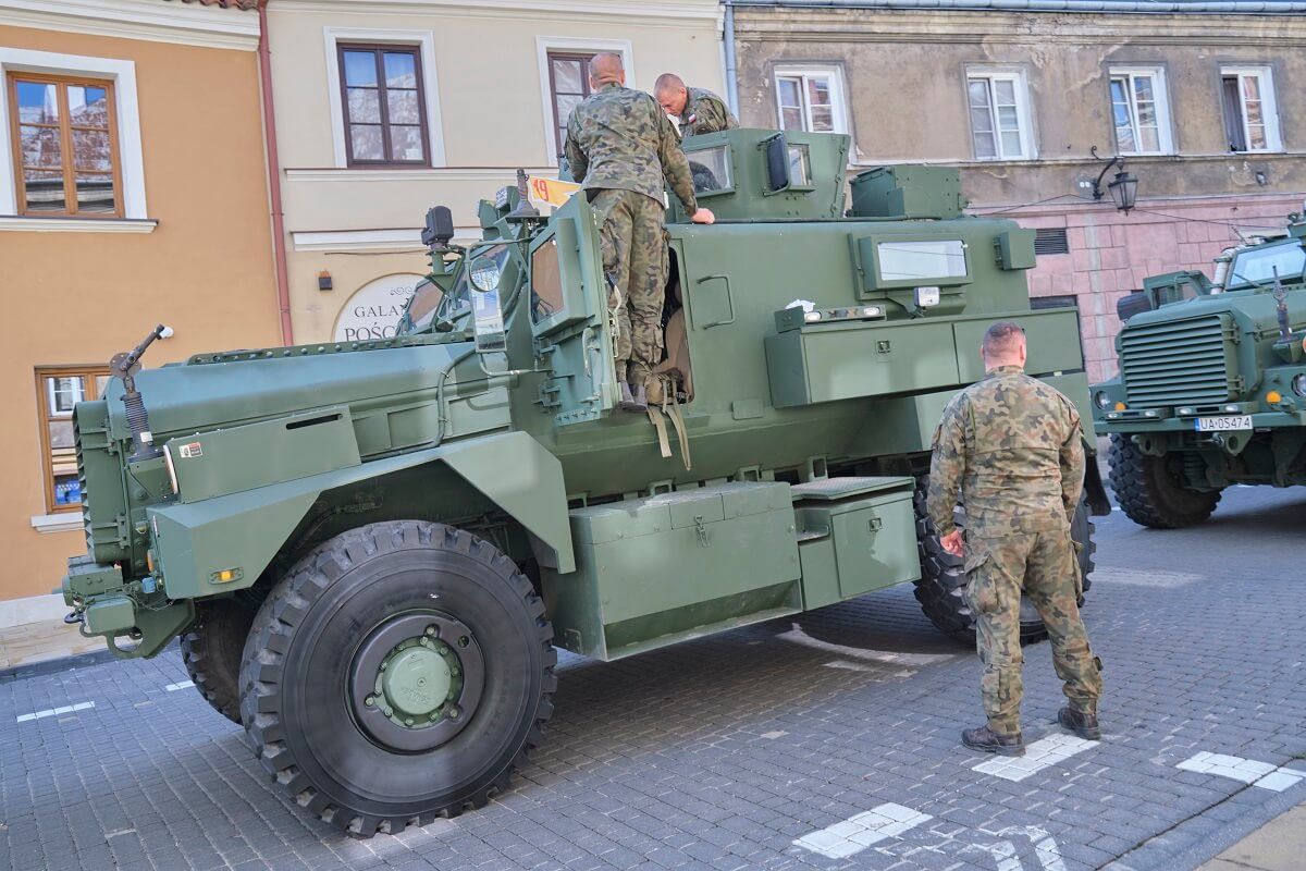 Piknik wojskowy na Błoniach pod Zamkiem w Lublinie