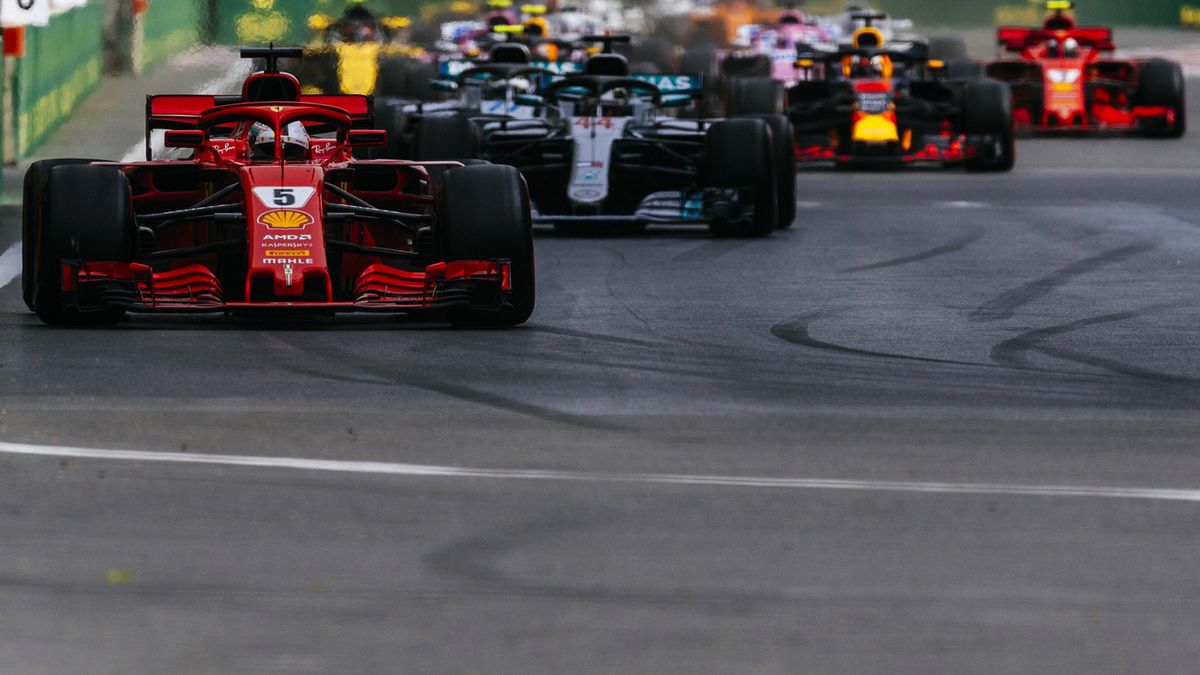 Zdjęcie okładkowe artykułu: Materiały prasowe / Ferrari / Na zdjęciu: Sebastian Vettel na czele wyścigu