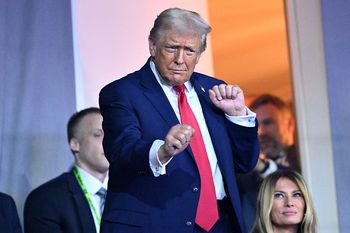 "Skorumpowany i niekonstytucyjny" mechanizm. Donald Trump pozwany