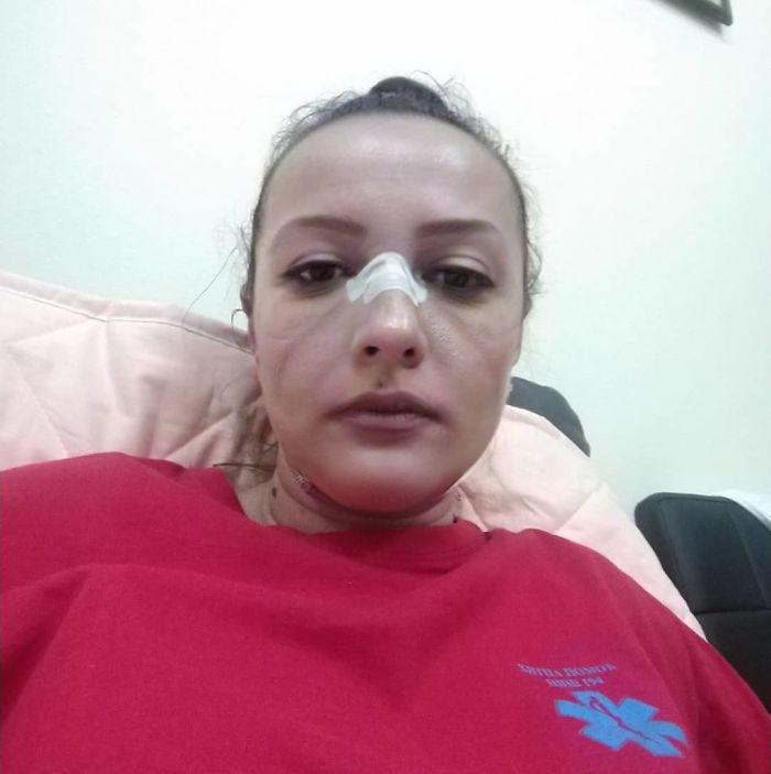 Lekarze i pielęgniarki po dyżurach. Te selfie pokazują twarze prawdziwych bohaterów 16