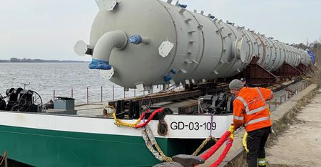 Gigantyczna dostawa dla Orlenu. Transport dotarł do Płocka