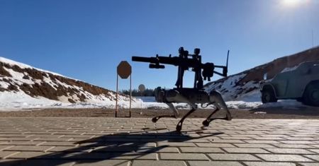 Zbudował uzbrojonego robo-psa. Maszynę można łatwo zhakować