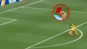 Zawalił gola i wyleciał z boiska. Koszmarny występ reprezentanta RPA