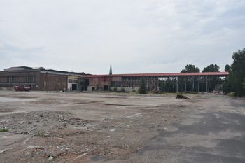 Rybnik: Służby zdejmowały nastolatków z dachu byłej Ryfamy. Wspięło się na niego trzech chłopców. Sami nie wiedzieli, dlaczego tak zrobili