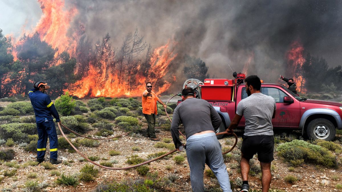 Grecy walczą z potężnymi pożarami