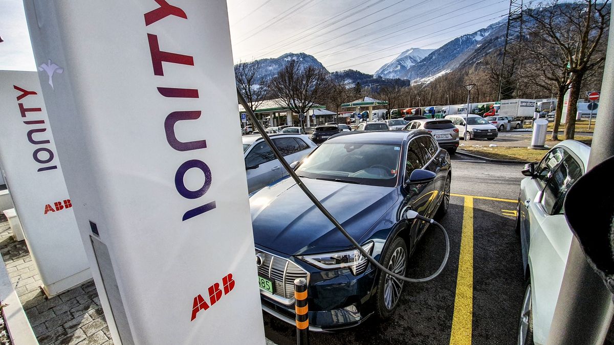 Ładowanie na stacji Ionity