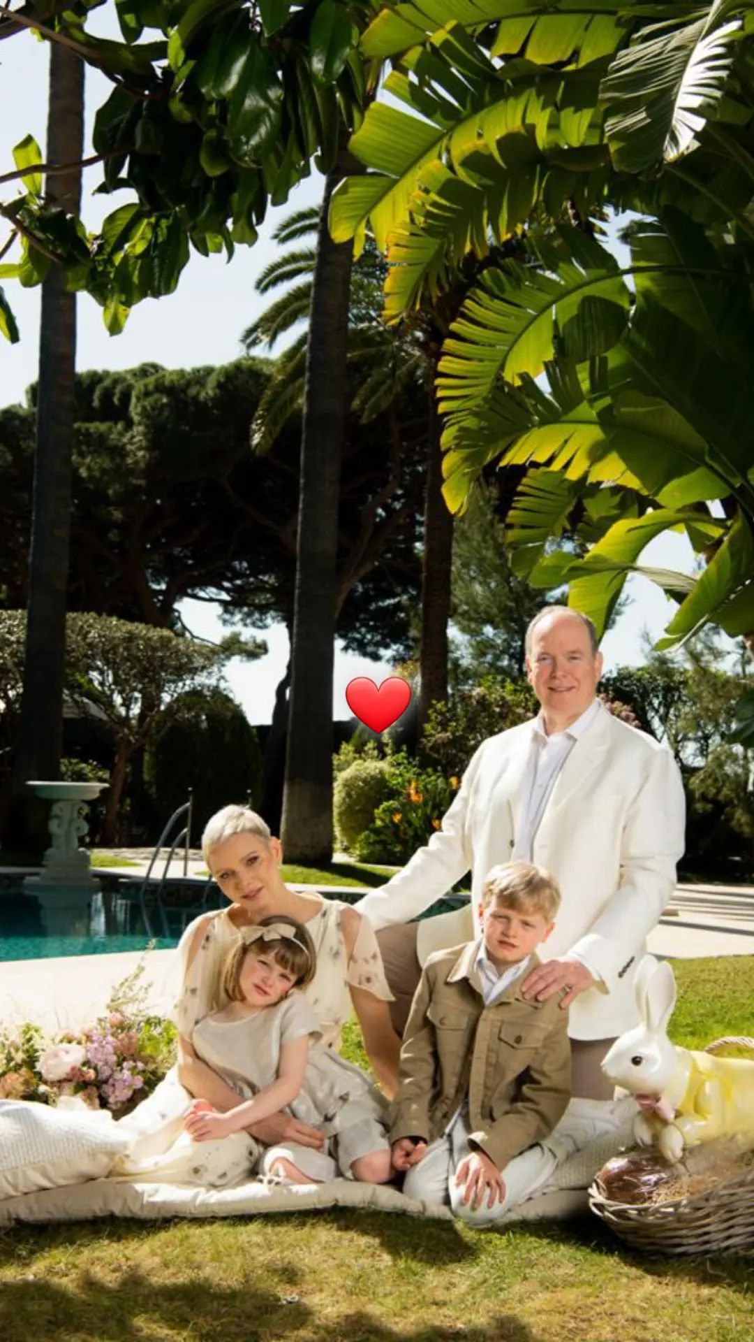 Księżna Charlene na wielkanocnych zdjęciach z rodziną