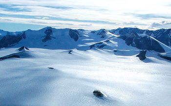 Ukryty świat Antarktydy. Naukowcy: pod lodem są całe doliny, jeziora i góry