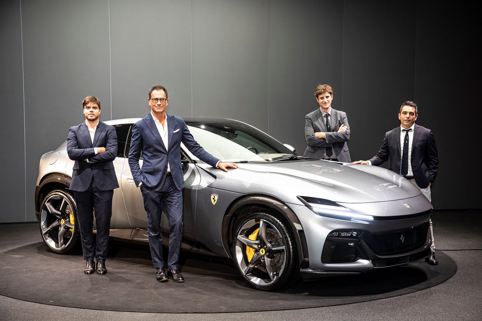 Ferrari Purosangue i zespół stylistów odpowiedzialnych za jego zaprojektowanie