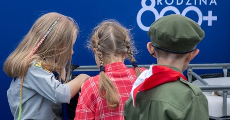 Przewrót w 800 plus. Tak ZUS sprawdzi, czy należą się pieniądze