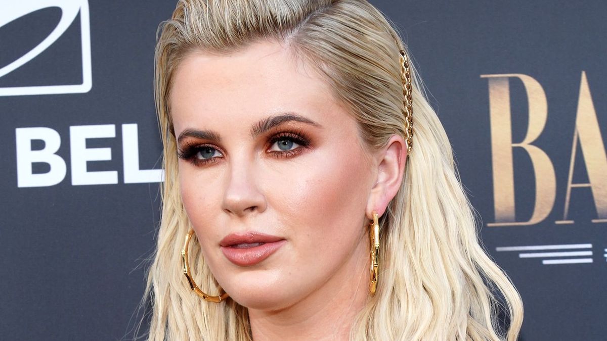 Comedy Central Roast Of Alec Baldwin - Arrivals
BEVERLY HILLS, CALIFORNIA - SEPTEMBER 07: Ireland Baldwin attends the Comedy Central Roast of Alec Baldwin at Saban Theatre on September 07, 2019 in Beverly Hills, California. (Photo by Rachel Luna/WireImage)
Rachel Luna