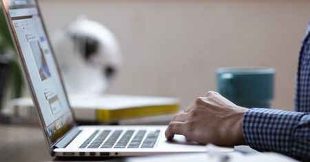 Reklamy w Internecie ważniejsze od tych w TV (a kto w nie klika?)