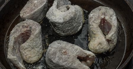 Nie smaż karpia na niczym innym, bo nie będzie smaczny. Tylko ten rodzaj tłuszczu się nadaje