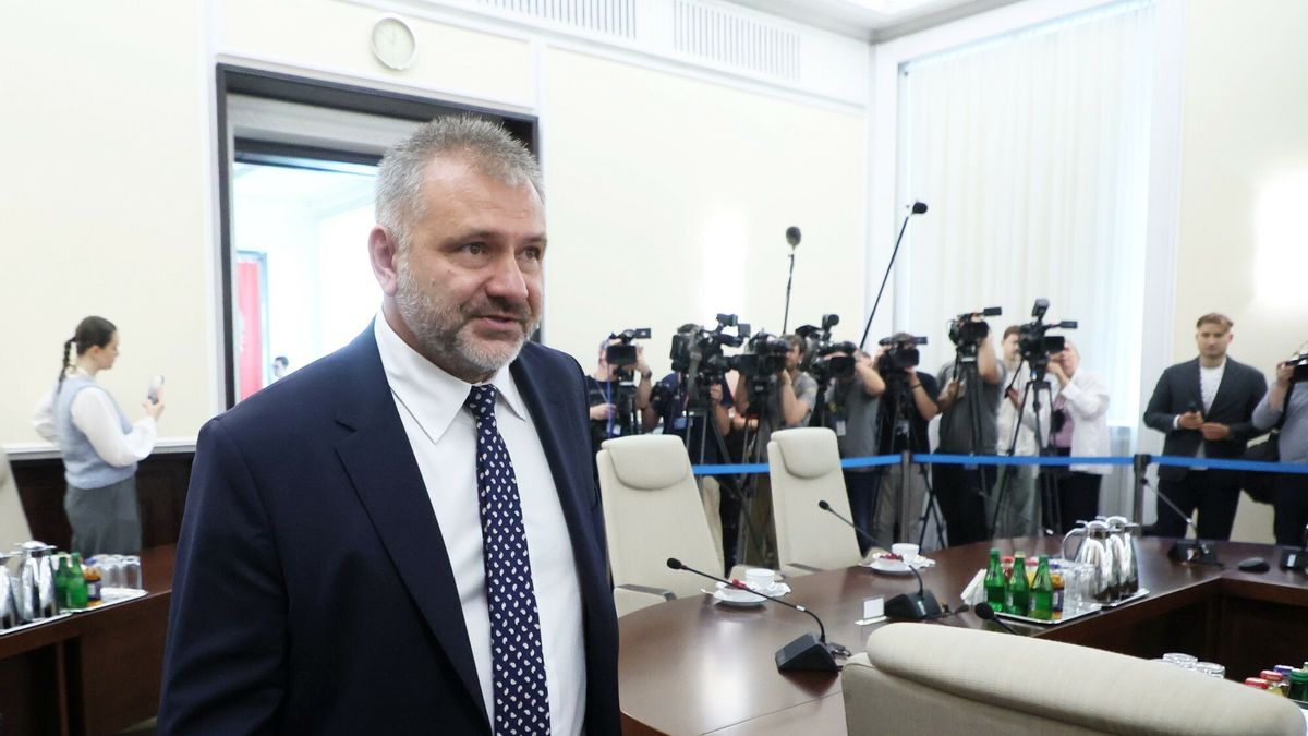 Posiedzenie rz?du w nowym sk?adzie
Fot. Adam Burakowski/East News, 25.07.2025. Warszawa. Posiedzenie rzadu Donalda Tuska w nowym skladzie, po rekonstrukcji.
N/z: minister sprawiedliwosci Waldemar Zurek
Adam Burakowski