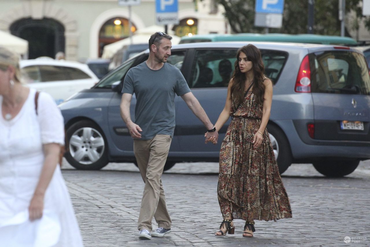 !!! PAPARAZZI !!! BRAK ZGODY NA PUBLIKACJE WIZERUNKU !!!
WERONIKA ROSATI NA ROMANTYCZNYM SPACERZE Z PARTNEREM PO STAROWCE
WARSZAWA 02.07.2016
FOT. PAPARATY 03/14