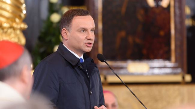 Prezydent Andrzej Duda, podczas mszy świętej w Bazylice Prymasowskiej w Gnieźnie